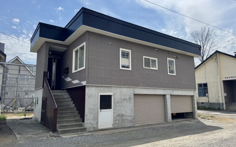 South 4 East 2 Built-in Garage House